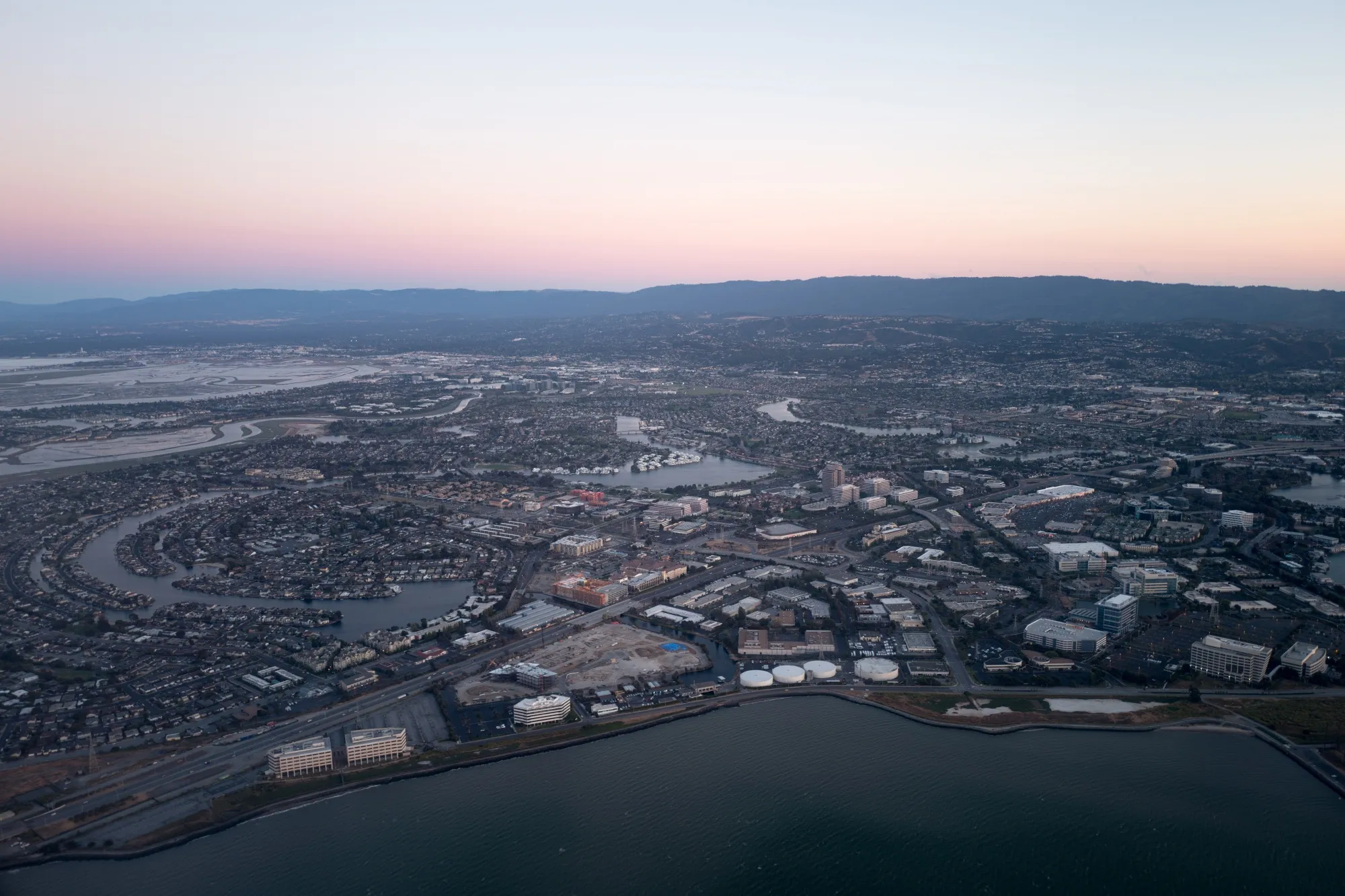 An aerial view of Silicon Valley at dusk. The San Francisco Bay Area remains far and away the lone dominant U.S. leader in the AI industry.&nbsp;
