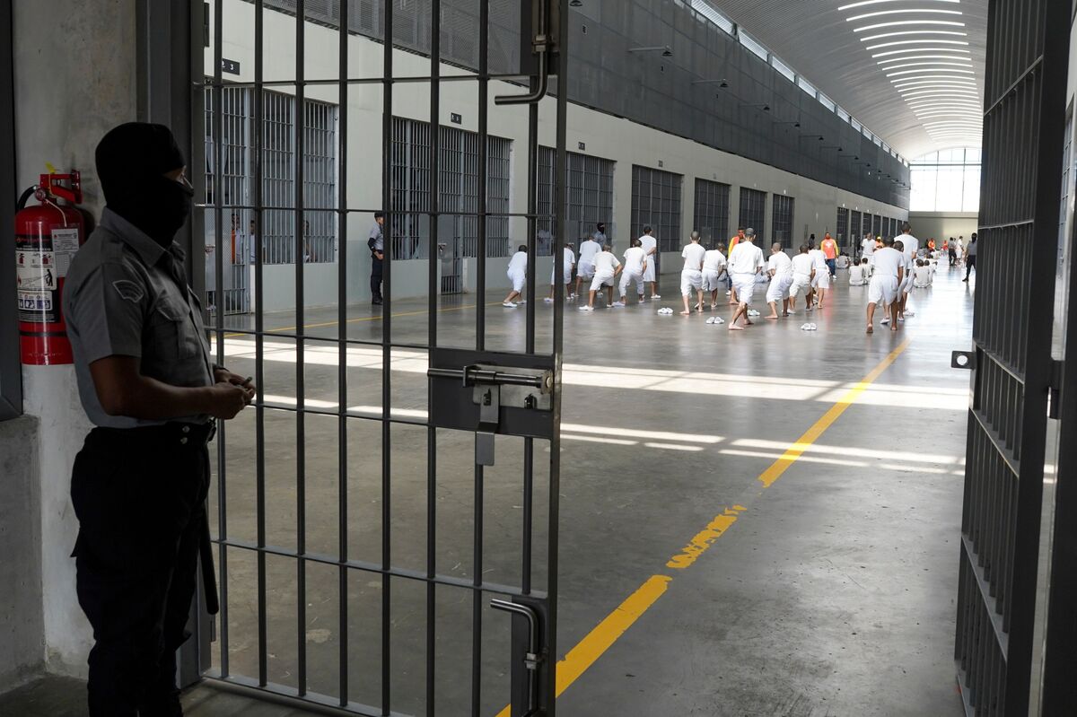 US Judge Says Venezuelans Can Challenge Jailing in El Salvador