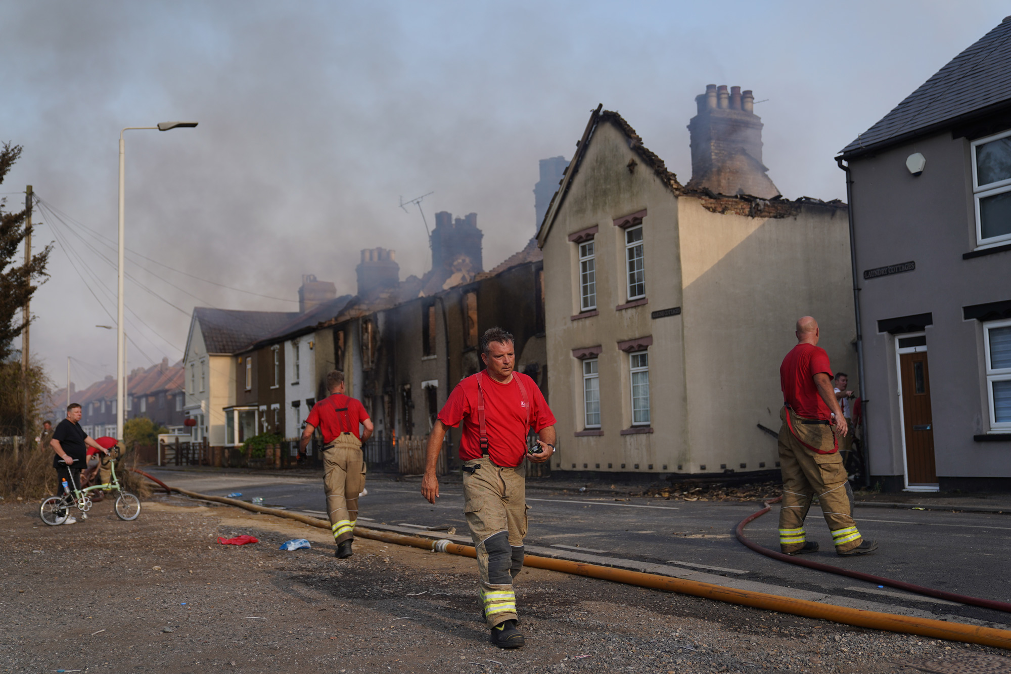 London Fires Break Out On Hottest Day Ever - Bloomberg