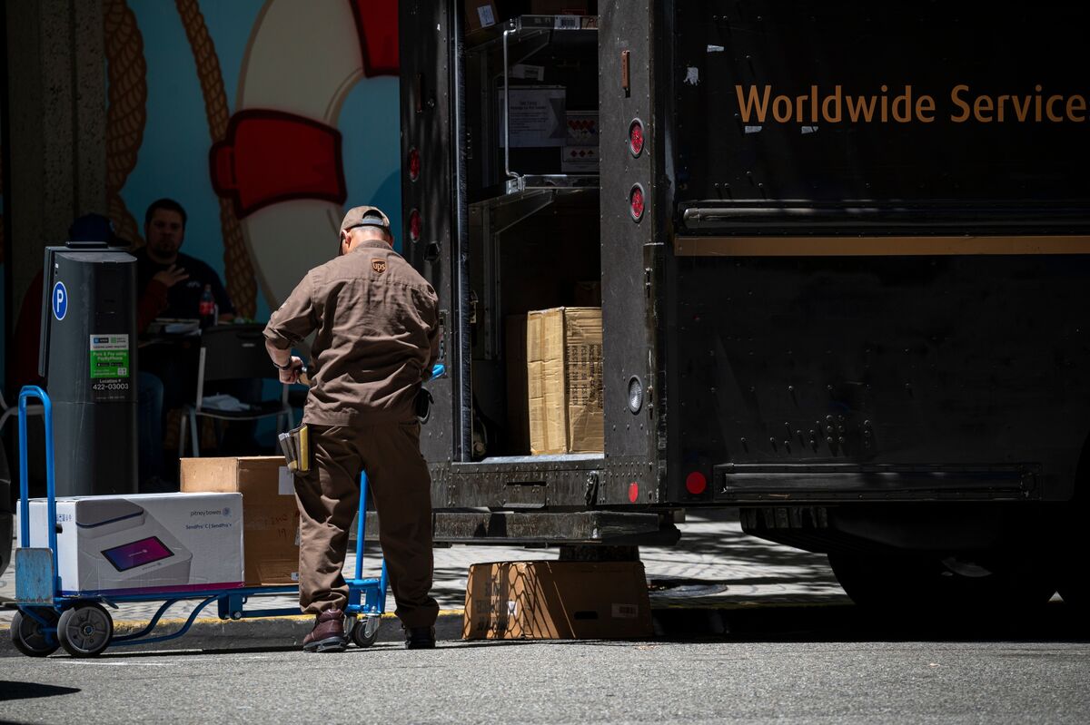 UPS Drivers at 6 Figures Spur Job Interest After Teamsters Deal Bloomberg