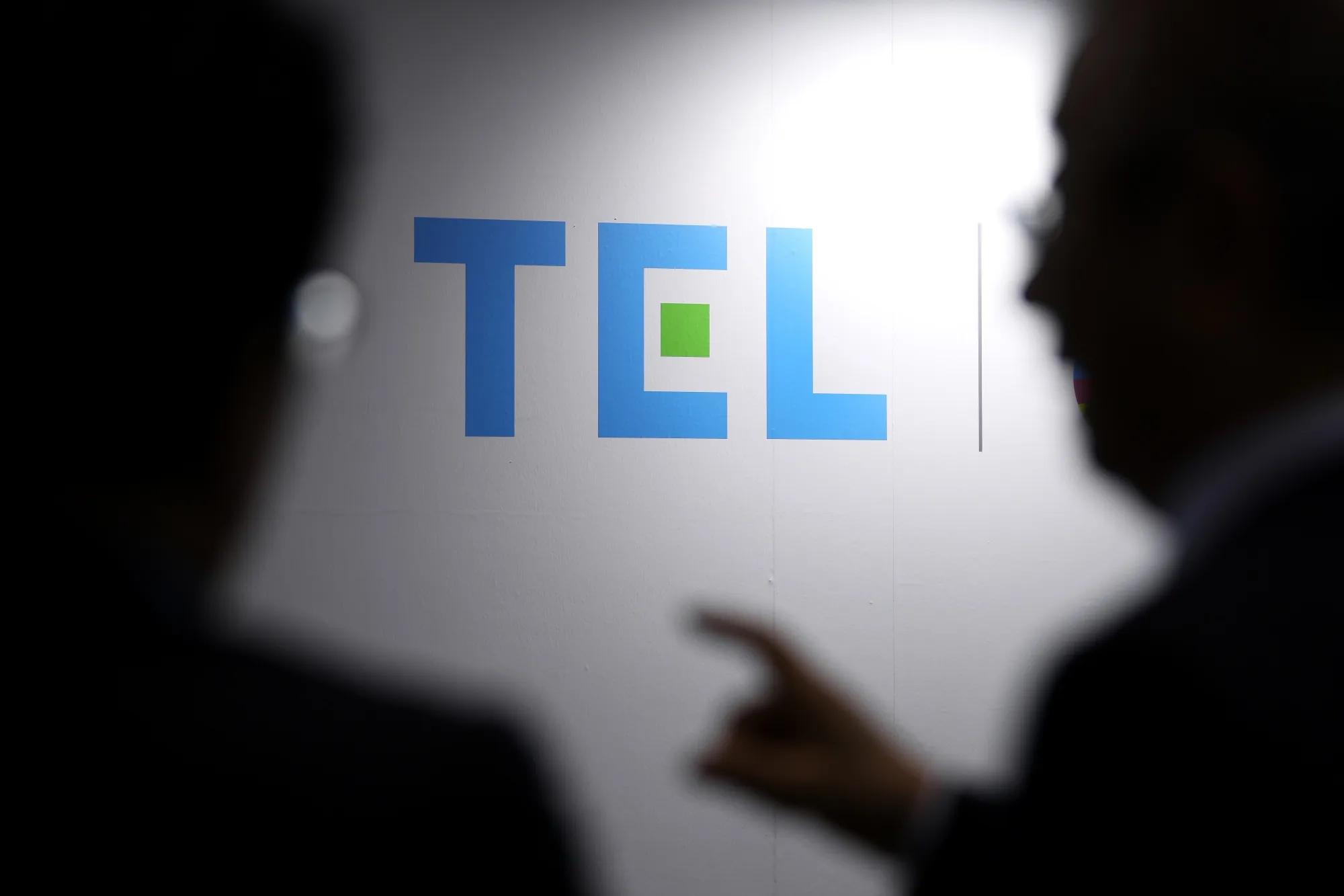 勢力図変わる半導体株、東エレク17％安が映す「ＡＩ」「最先端」の壁 - Bloomberg