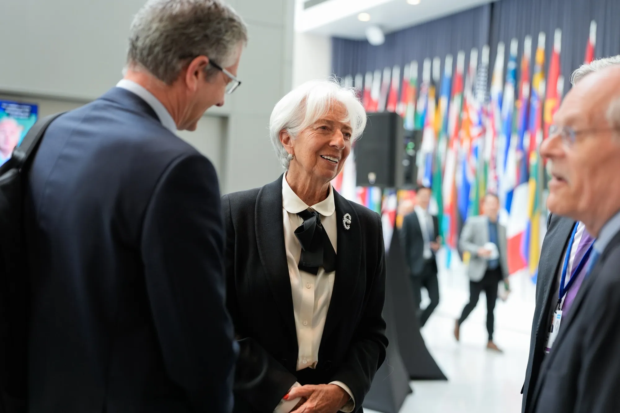 Lagarde Says Powell Is Doing What Is Needed to Serve US People - Bloomberg