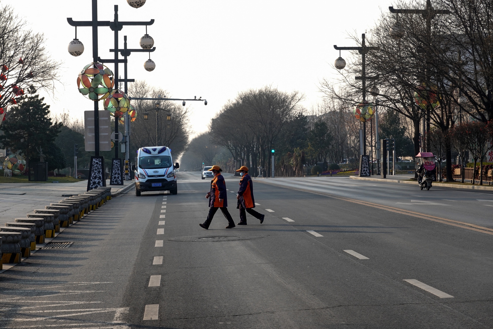 Xi'an, China Covid Lockdown Wears on Residents as Shortages Mount -  Bloomberg