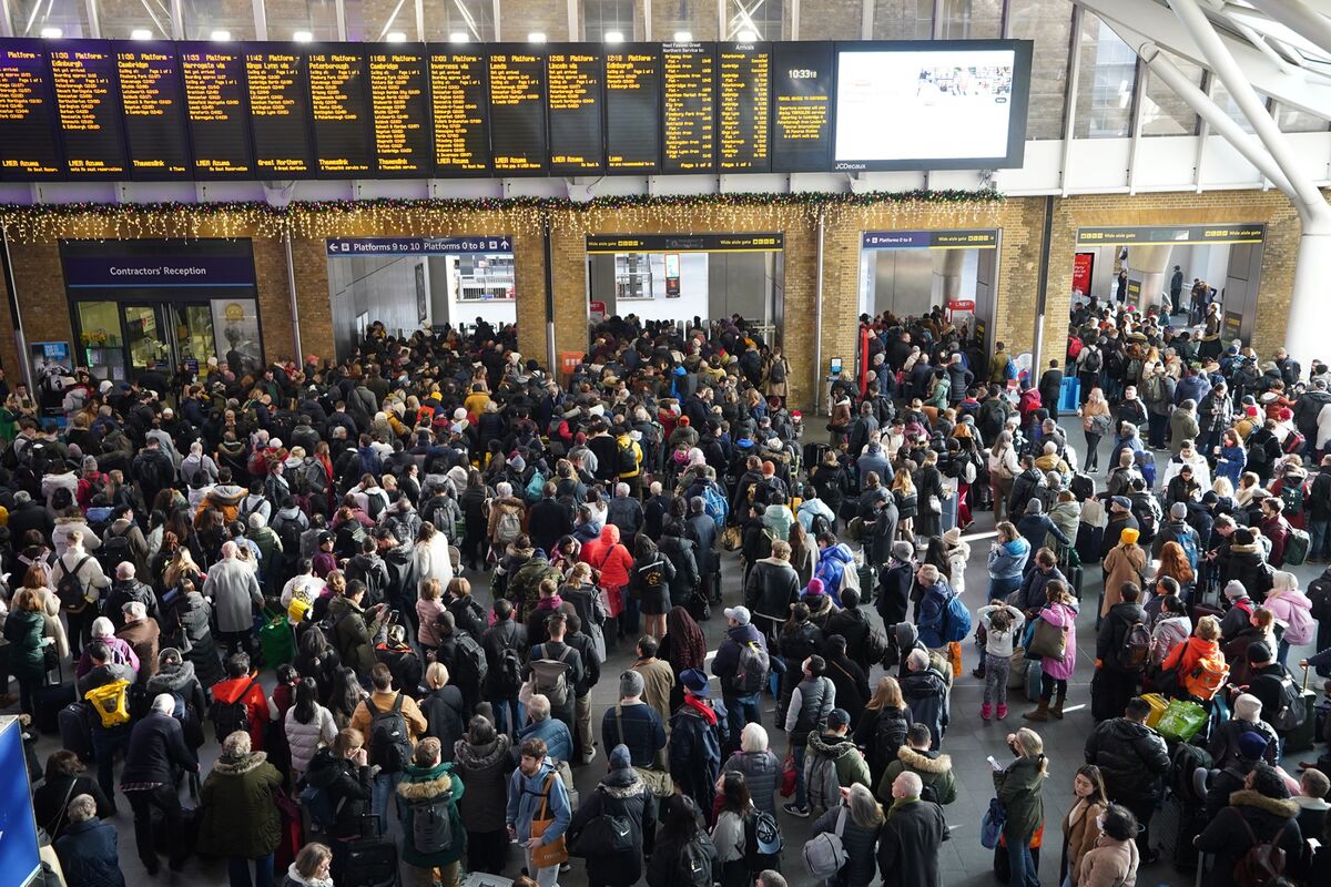 Travel Disruption To Continue As Commuters Return To Work After ...