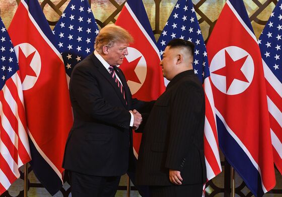 Trump and Kim Shake Hands Before Dinner: Hanoi Summit Update