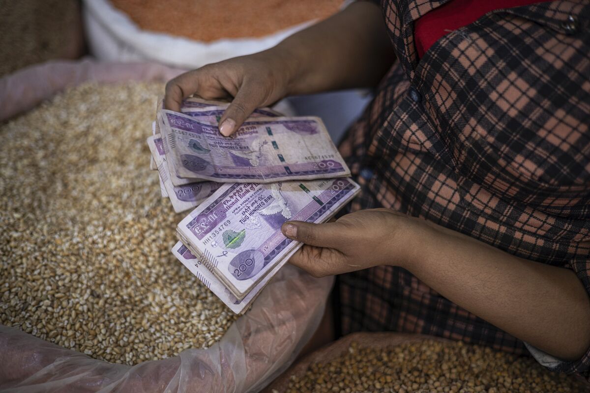 Ethiopia's IMF Reward for Scrapping Dollar Peg Comes With a Price Shock