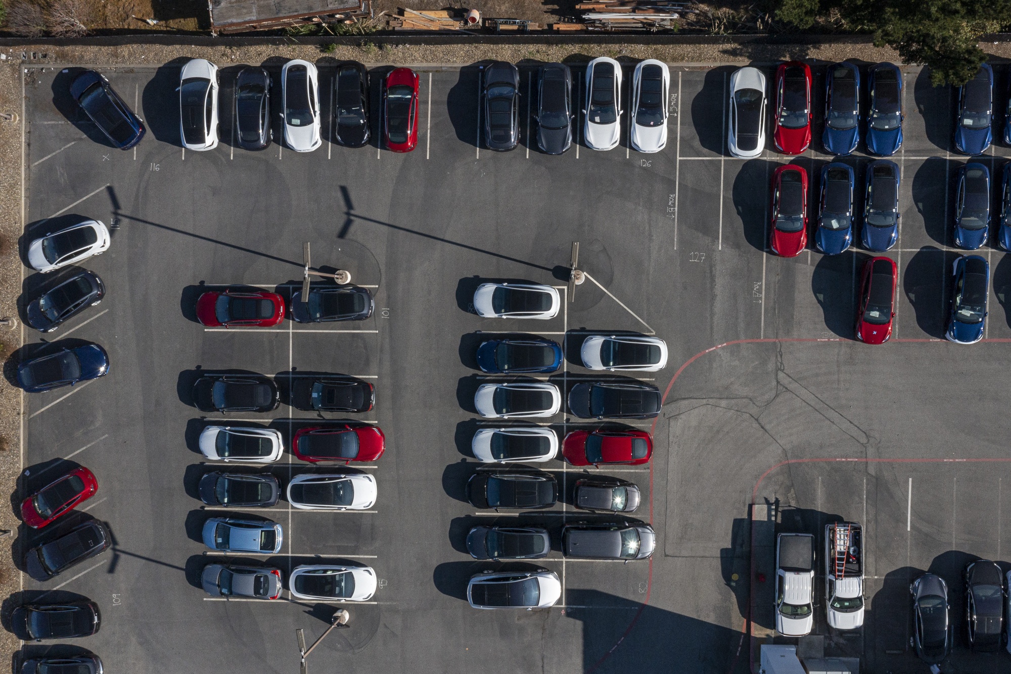 Auto Dealers See U.S. Sales Edging Up 3.4% As Shortages Continue