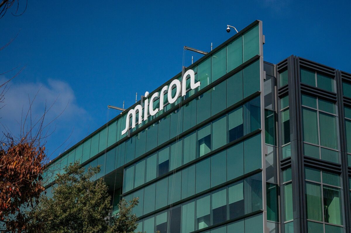 Micron Boosts US Spending to $250 Billion Amid Memory Demand
