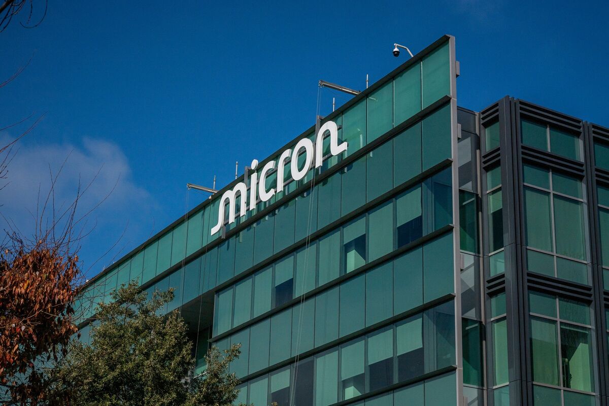 Micron Boosts US Spending to $250 Billion Amid Memory Demand