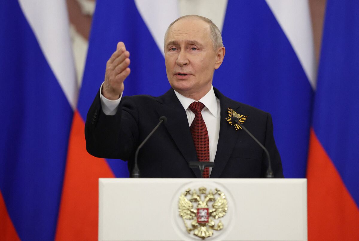Putin Says Ukraine Ceasefire Prompted By Kyiv Security Warnings - Bloomberg.com