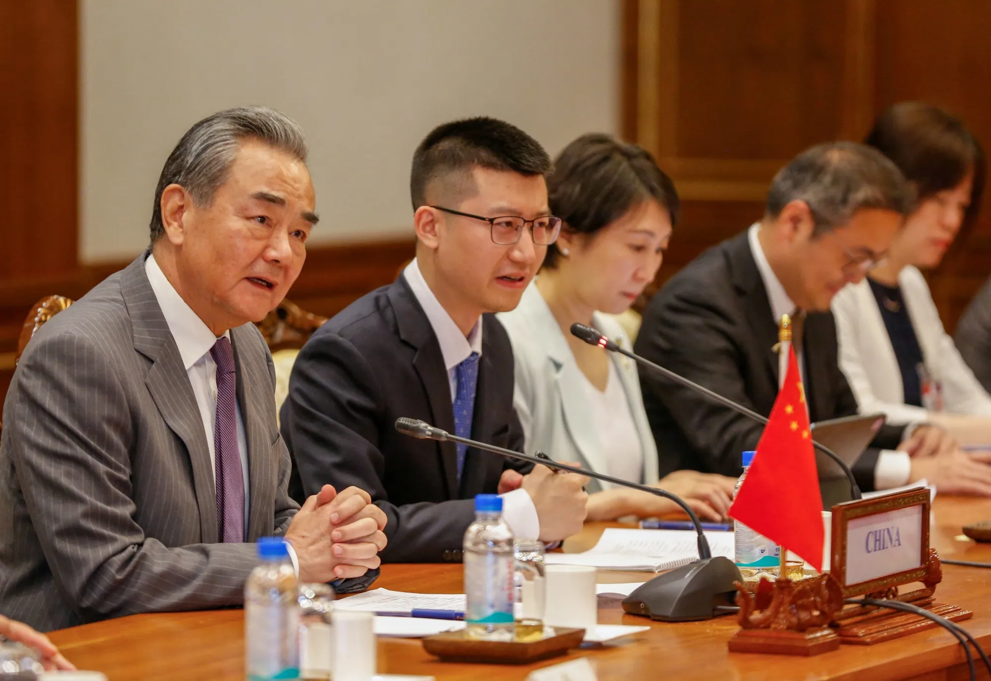 Wang Yi, left, in Phnom Penh on April 21.