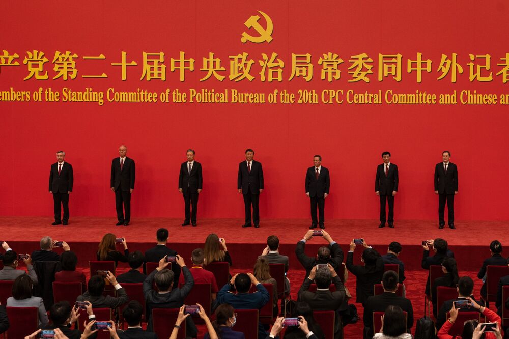 中国共産党の習新体制、指導部7人の横顔－忠誠心が最大の昇格