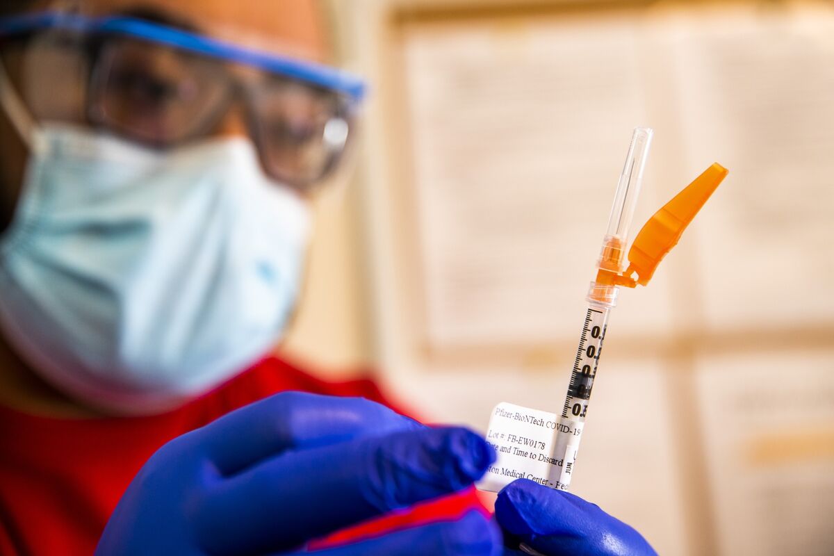 LIVE: Covid Vaccine Myths Cripple U.S. Uptake as Delta Surges