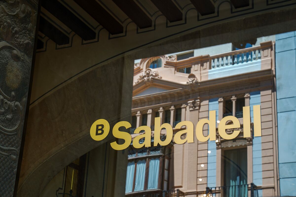 Sabadell Says Vast Majority of Its Clients Rejected BBVA Bid