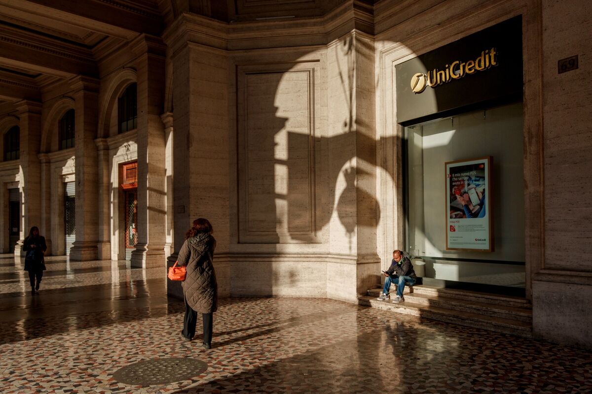 Banks Offload Risk on $500 Billion of Corporate Loans in Europe — and Regulators Are Watching