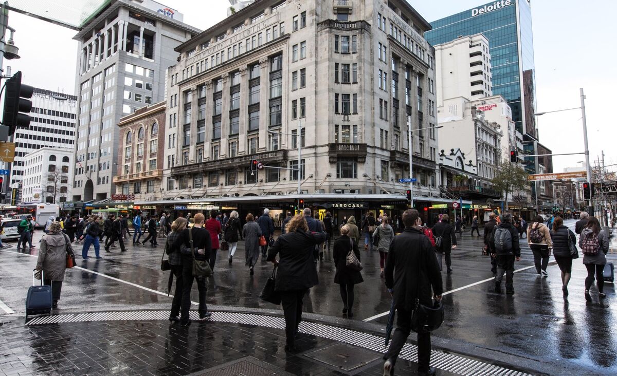 🟪"Nuova Zelanda: Record di Emigrazione e Minimo Storico di Guadagno Netto dall'Immigrazione"