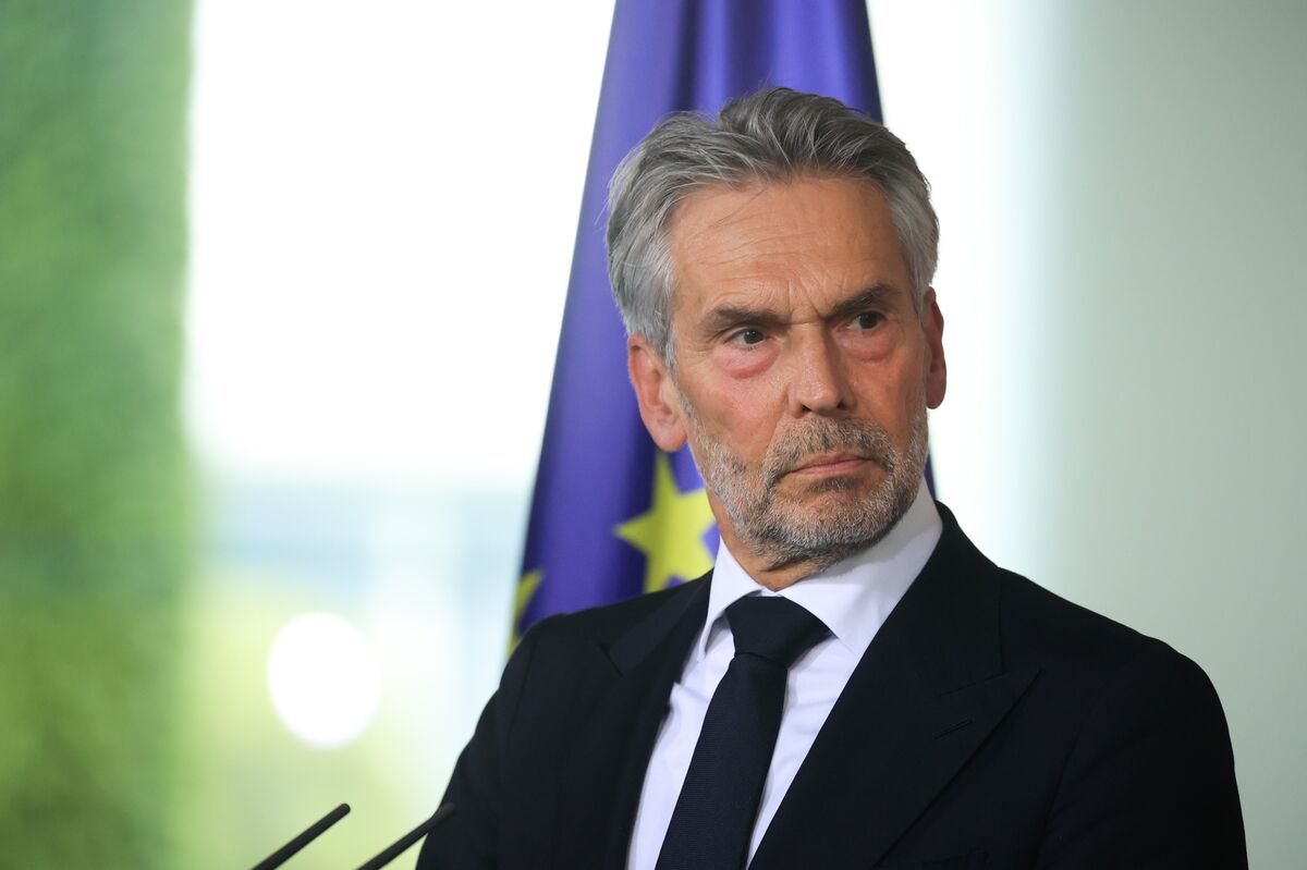 Dutch Political Crisis Deepens as Cabinet Faces Potential Exit
