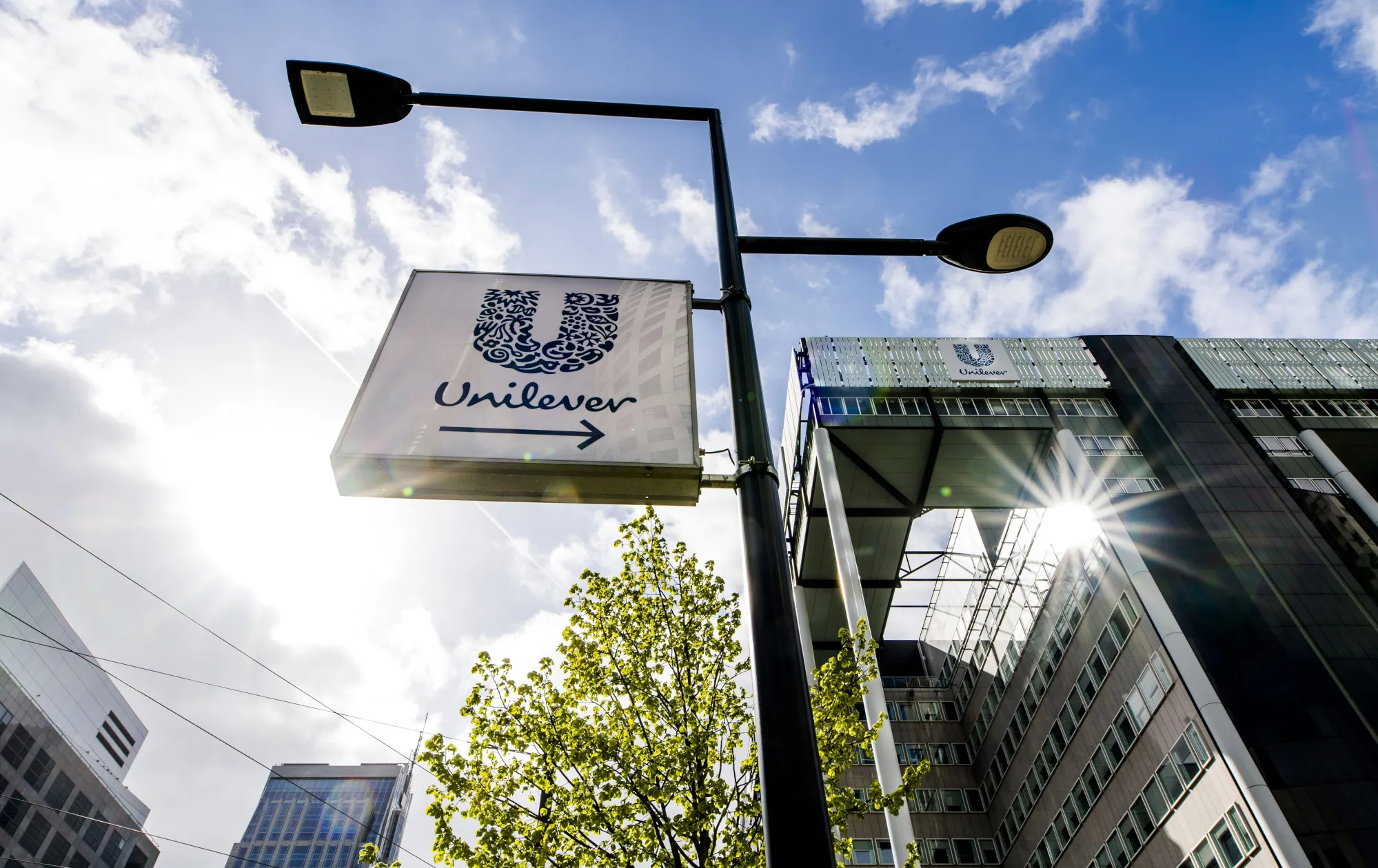 Unilever's Expensive PowerPoint Warning - Bloomberg, image size:1999x1260