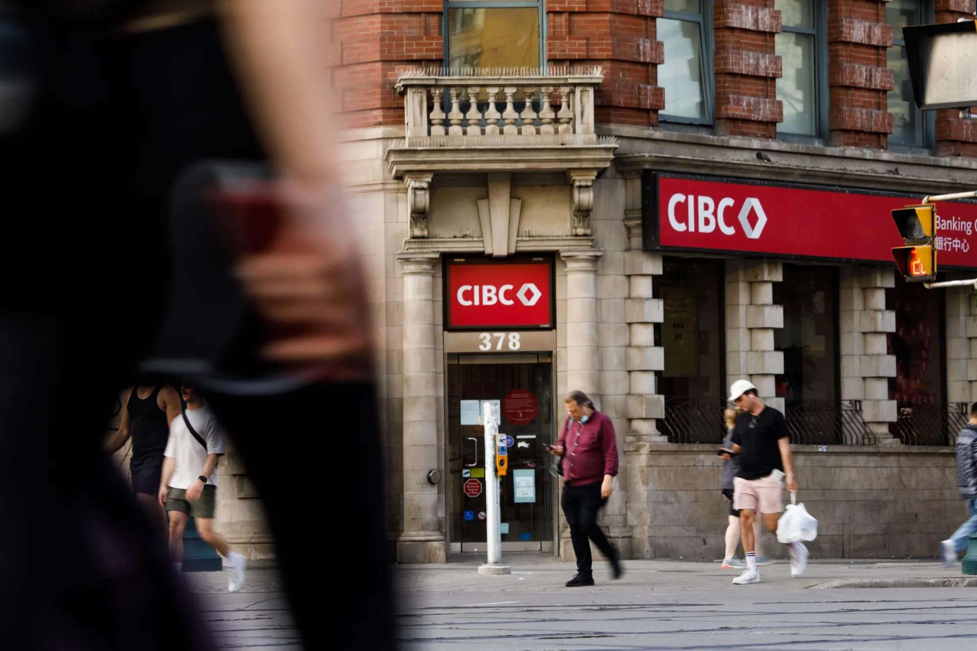 CIBC Shares Hit All-Time High on Revenue, Earnings Beats - Bloomberg