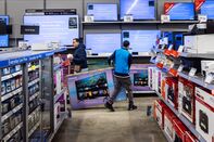 Walmart’s weeklong “Deals” event outperformed Amazon’s longest-ever Prime Day by several metrics.