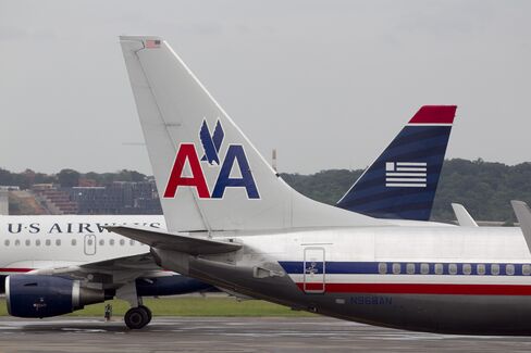 AMR Ad Hoc Bondholder Group Said to Favor Merger With US Airways