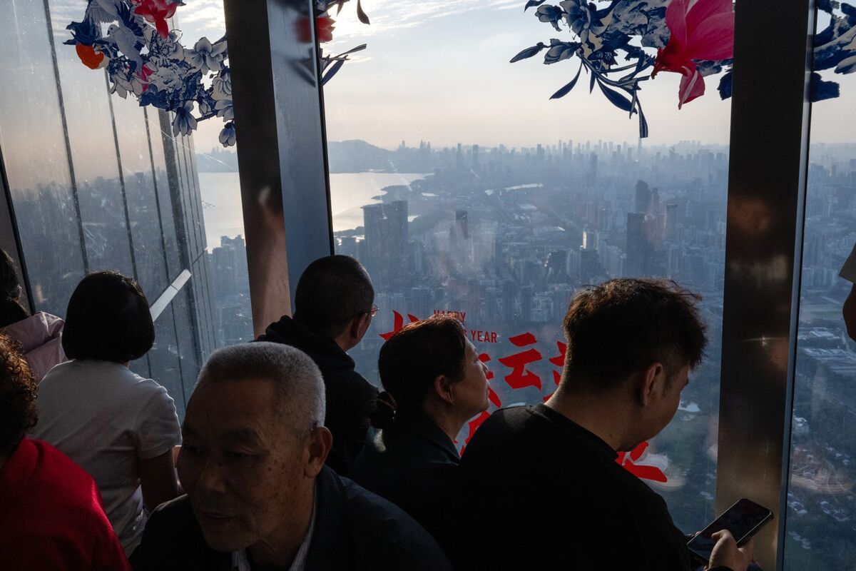 Ping An Profit Falls as Stock Market Decline Hurts Returns
