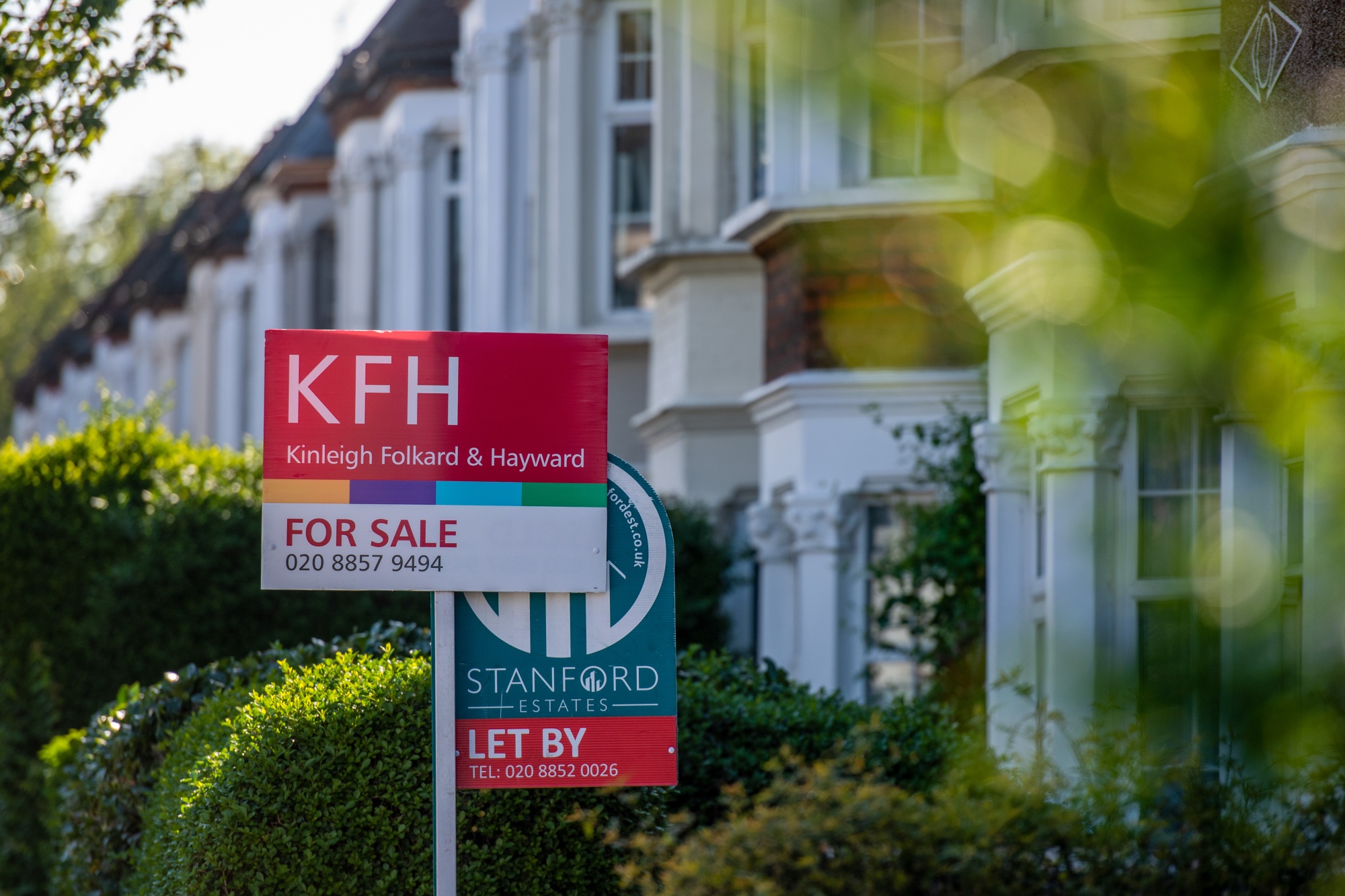 UK House Prices Set to Drop With Mortgage Rate Higher Than Rent Cost ...