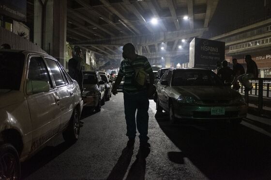 All It Takes Is a $100 Bribe to Fill Your Car Up With Gas in Caracas