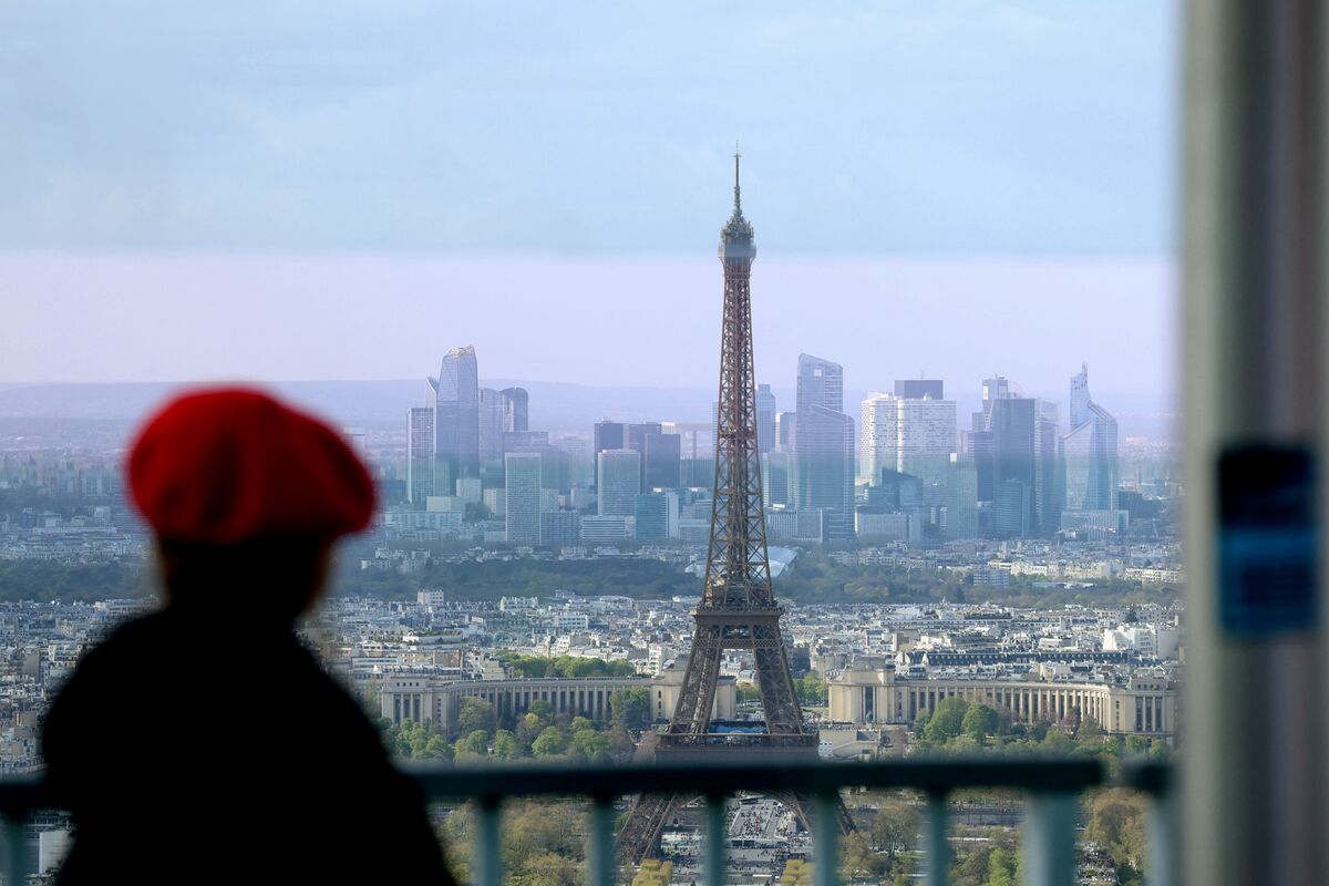 French Bond Rout Recalls Euro Debt Crisis, Candriam CIO Says