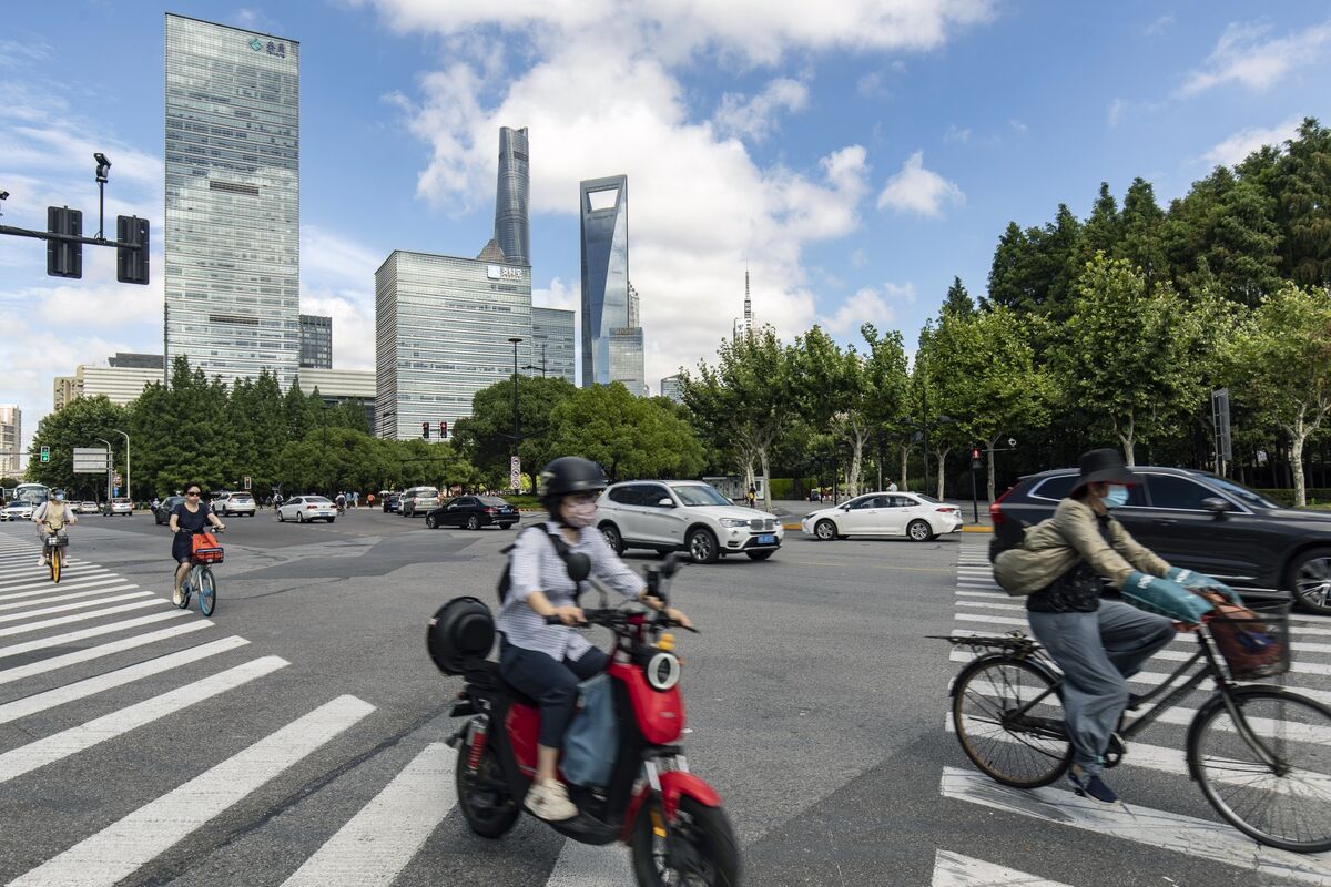 China’s Roads Are Bustling Again, But Covid Concerns Still Linger
