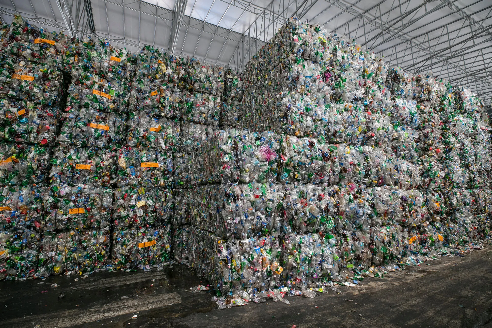 Debating Why Recycling Is So Hard: Faye Flam and Adam Minter