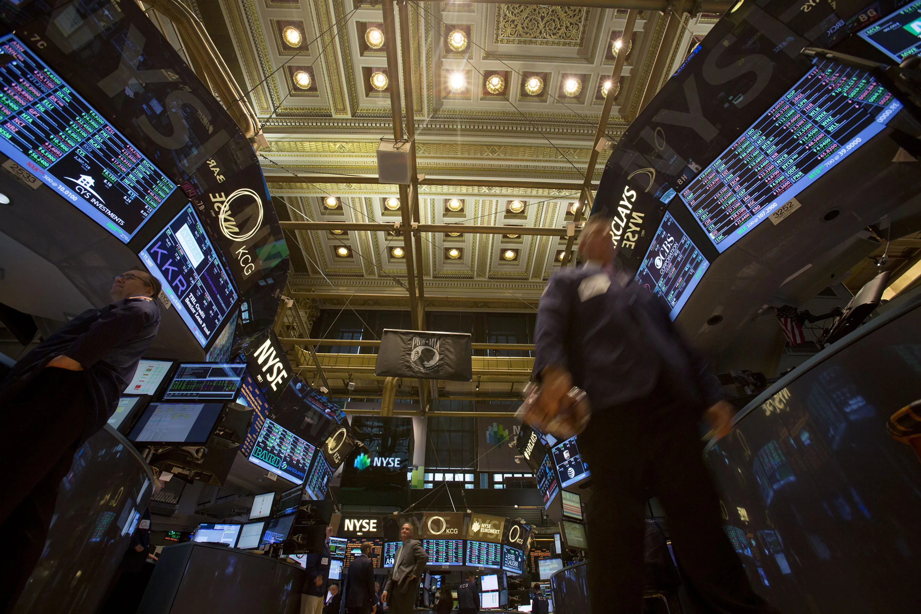 U.S. Stocks Rise as Investors See Limited Shutdown Impact