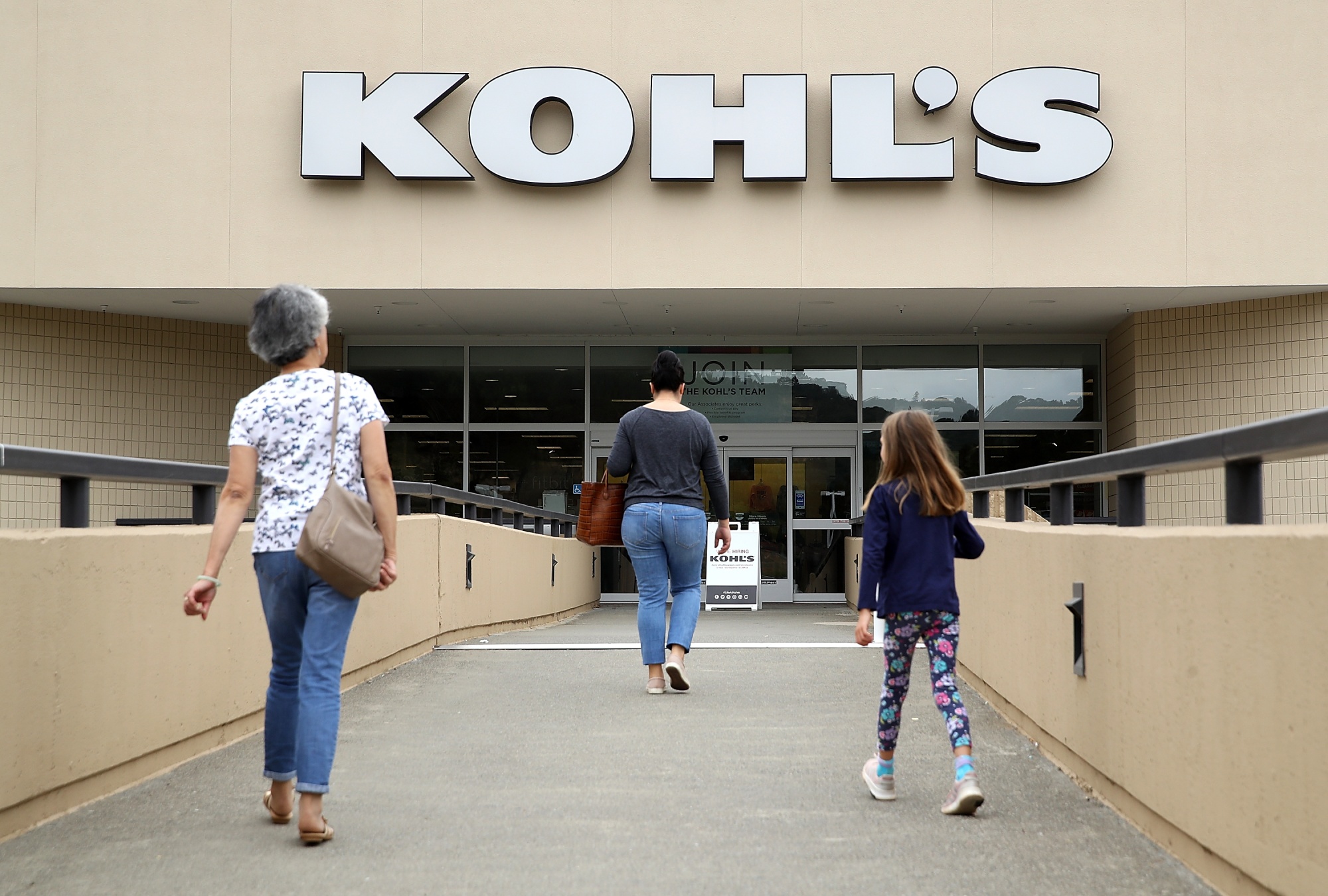 Kohl's (KSS) Rises After Beating Wall Street's Grim Retail Outlook -  Bloomberg