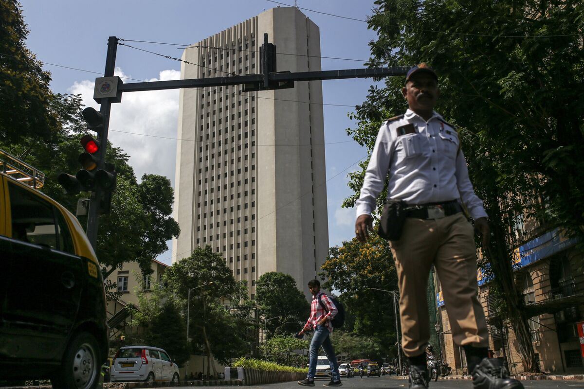 India Keeps Key Interest Rate on Hold, Retains Neutral Stance