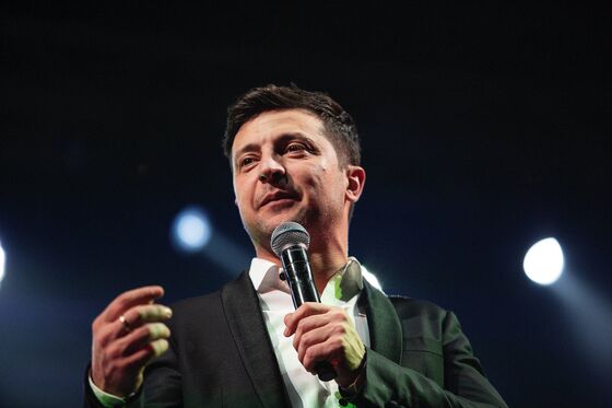 TV Comic Favorite to Supplant Ukrainian President in Runoff