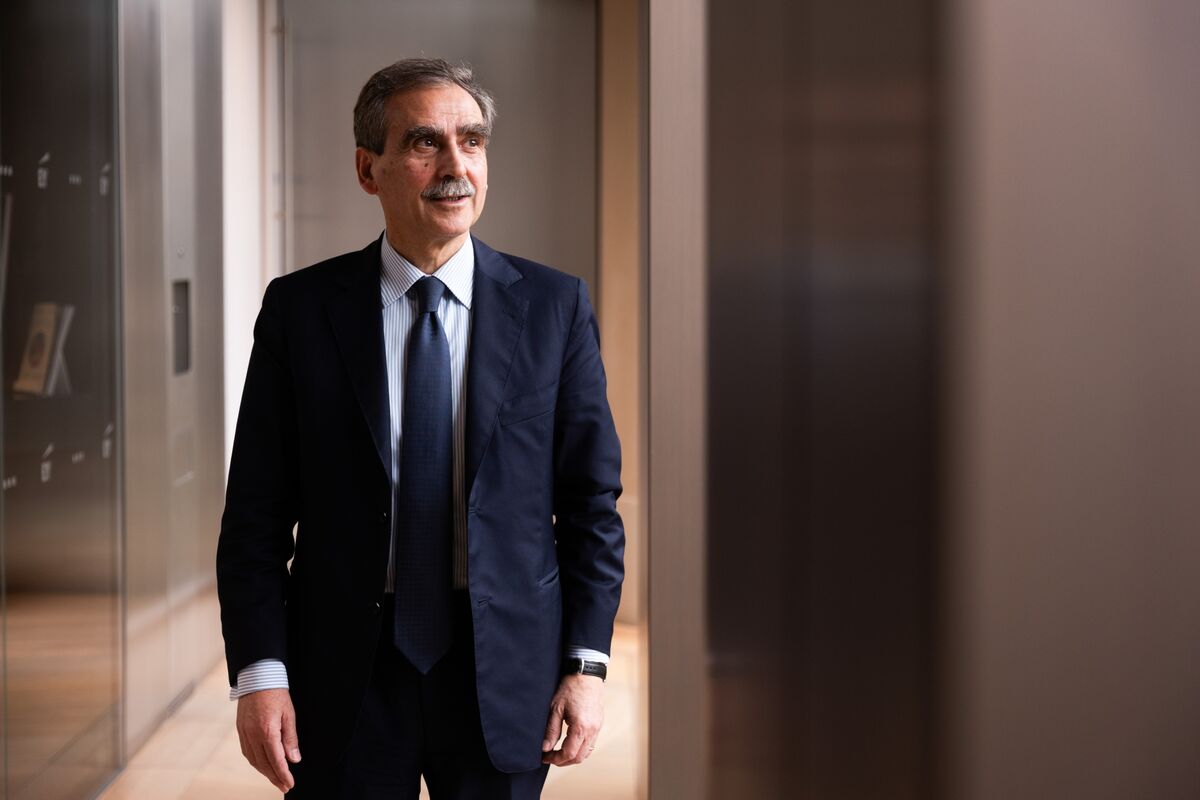 Paschi CEO Set for Big Defeat as More Investors Reject His Plan