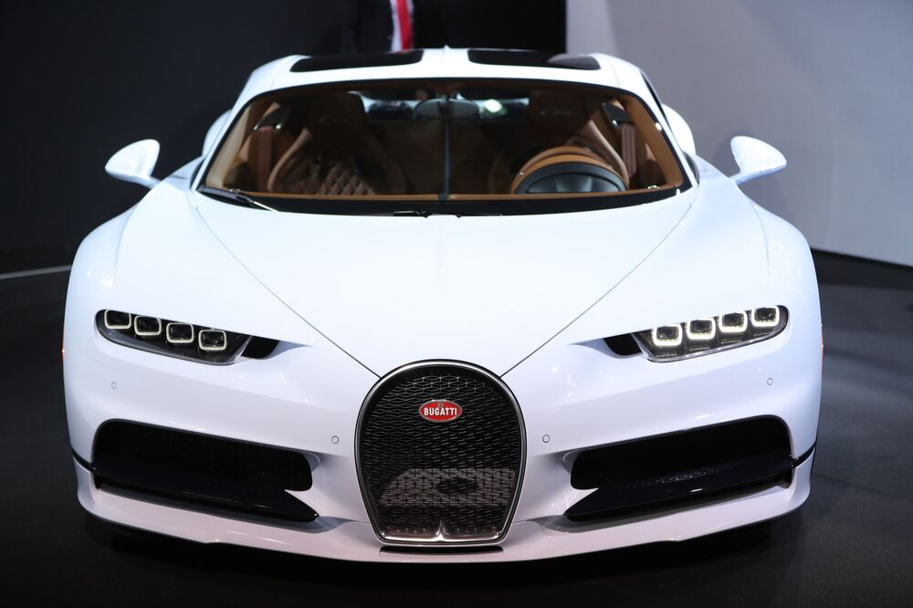 Bugatti In Funding Search For 4 Seater Stablemate To Chiron Bloomberg