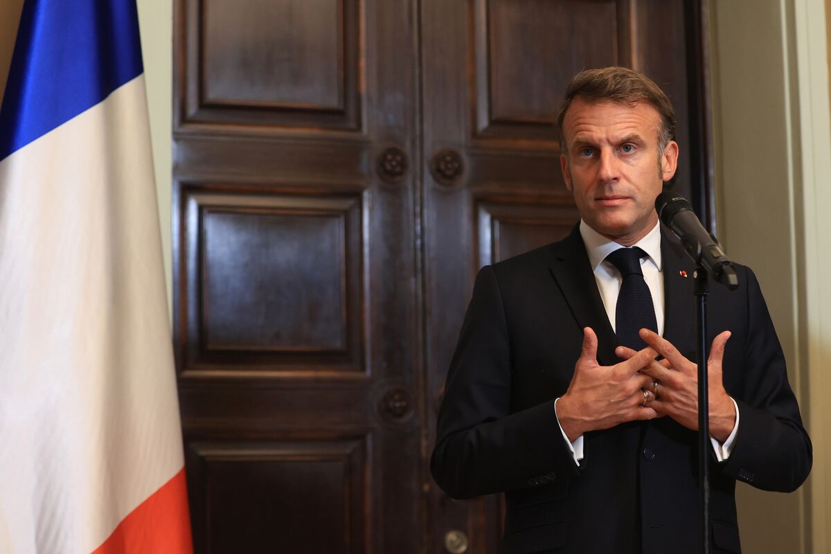 France’s Power Brokers Jockey as Macron Tries to Forge Coalition