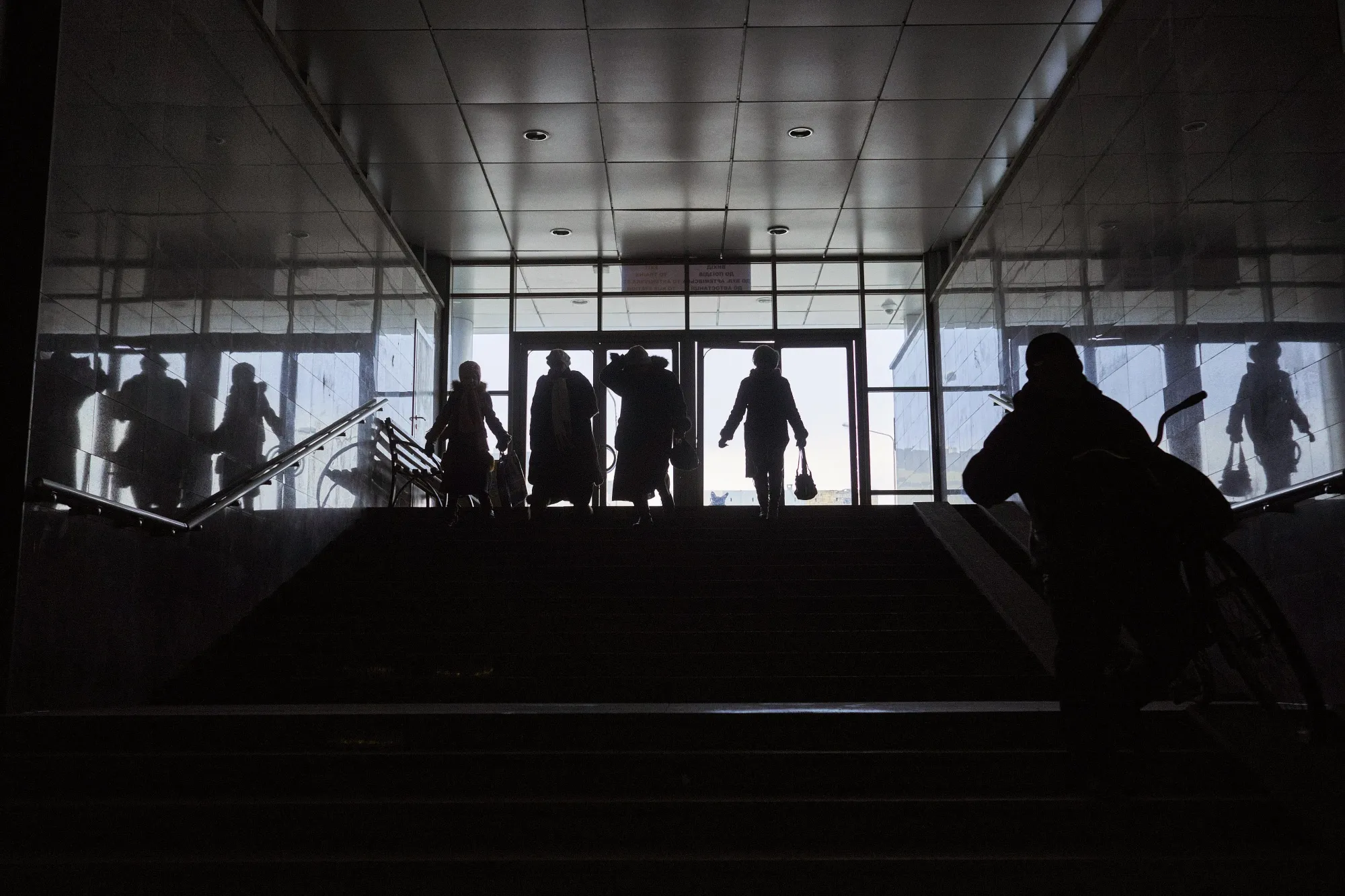 Donetsk Residents Struggle To Maintain Sense Of Normality As Shelling Continues