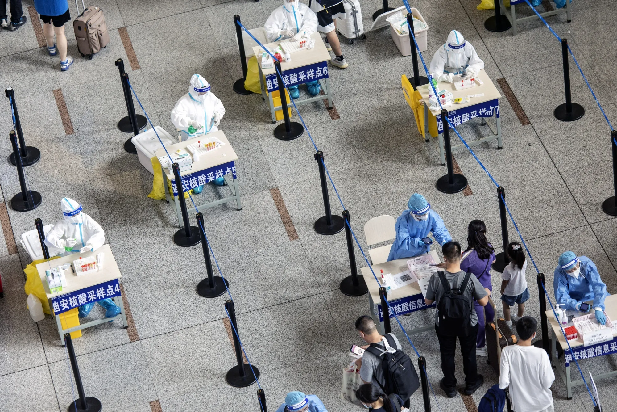 Arriving travelers queue for Covid-19 tests at Changshui International Airport in Kunming, China, on&nbsp;Aug. 8.&nbsp;