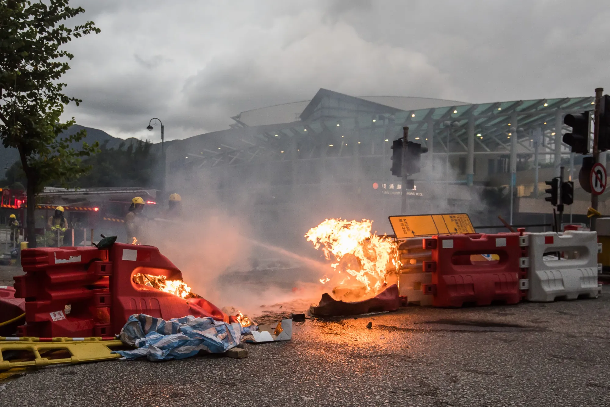 Hong Kong Demonstrators Swarm to Airport, Disrupting Transport
