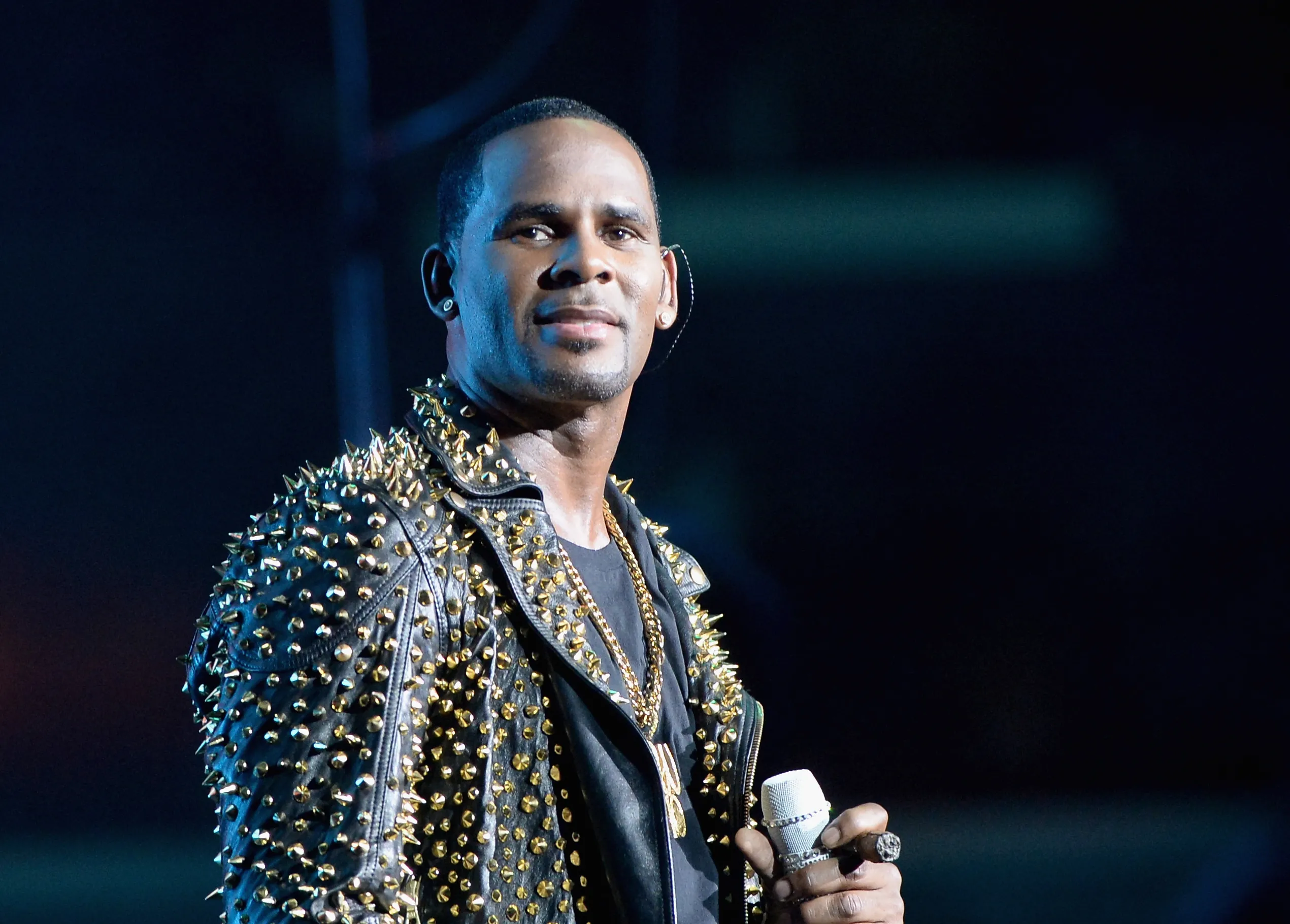 YouTube Removes R. Kelly's Channels, But Still Offers His Songs - Bloomberg