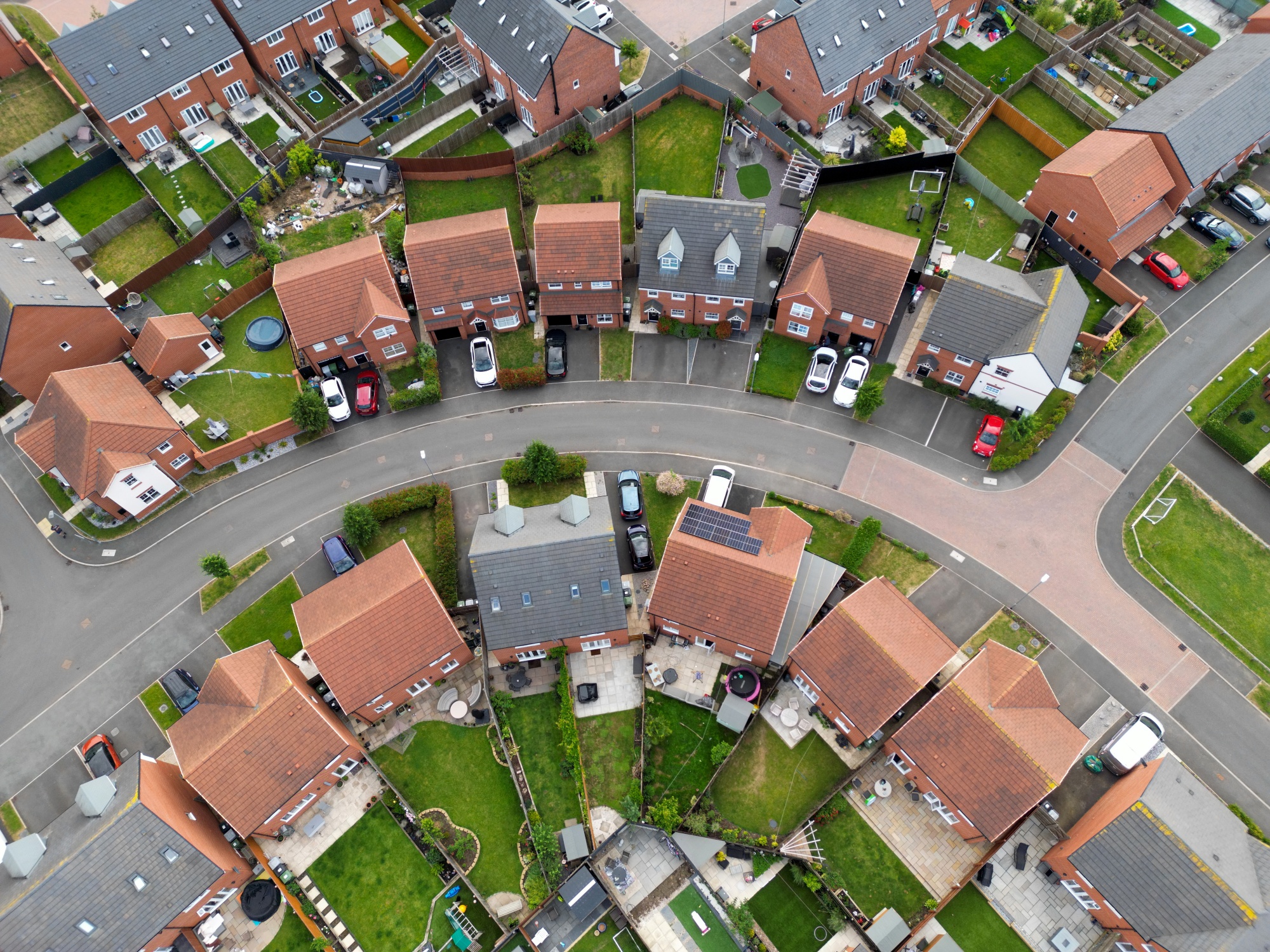 LIVE UK Homebuilder Warns of Property Strife; Pound (GBP USD) Latest ...