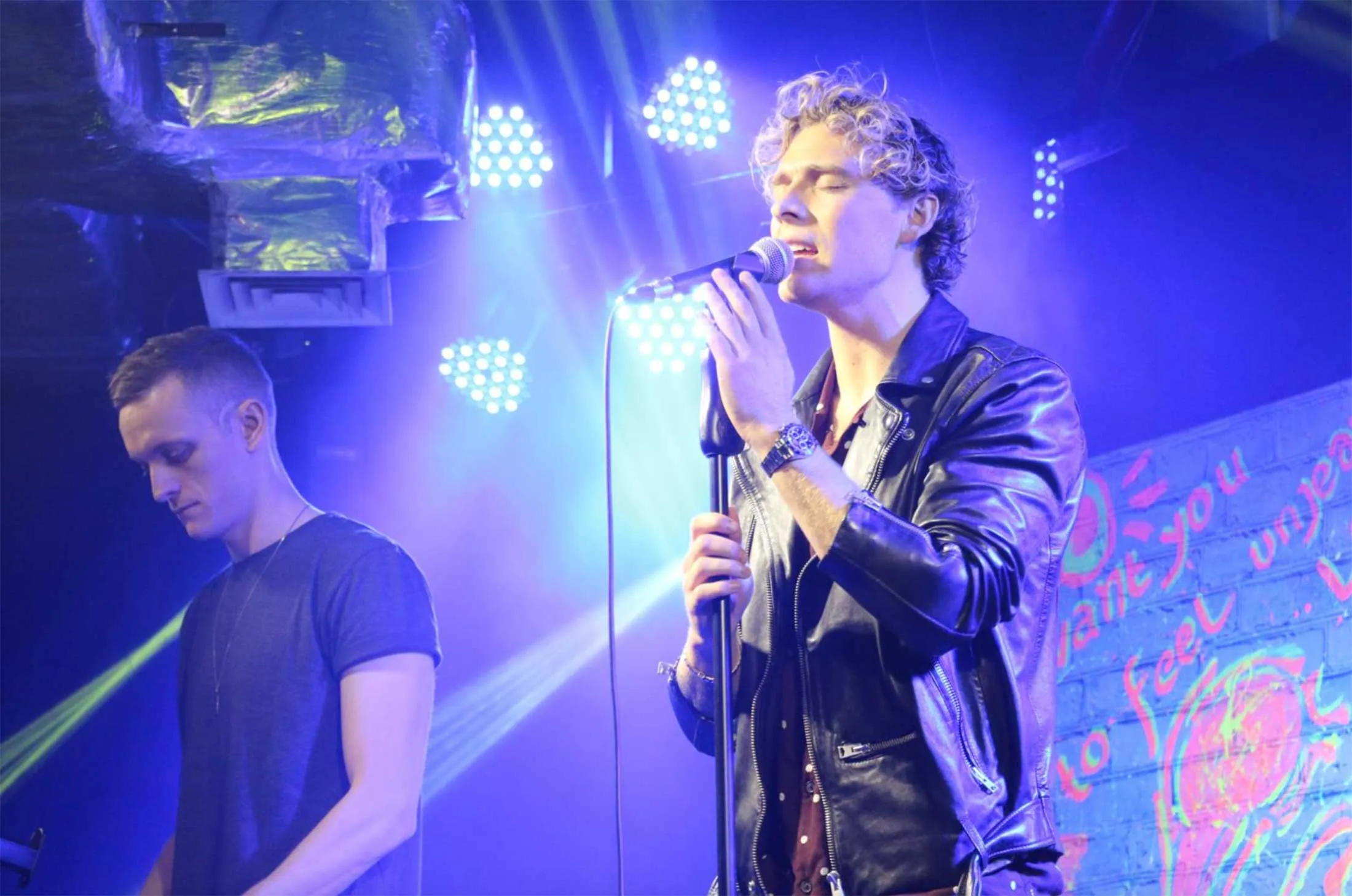 Drake Left A Super Awkward Comment On Justin Bieber's Instagram Post, And I  Need To Know The Story Behind This, image size:2200x1458