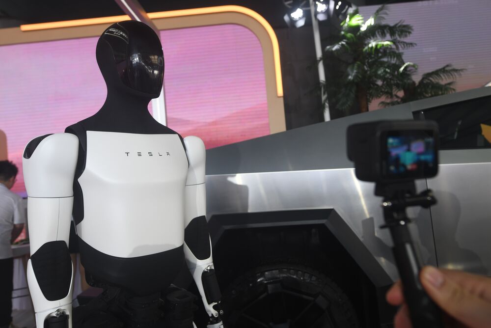 テスラ　オプティマス Tesla、ヒューマノイド型ロボット「Optimus」を日本初展示