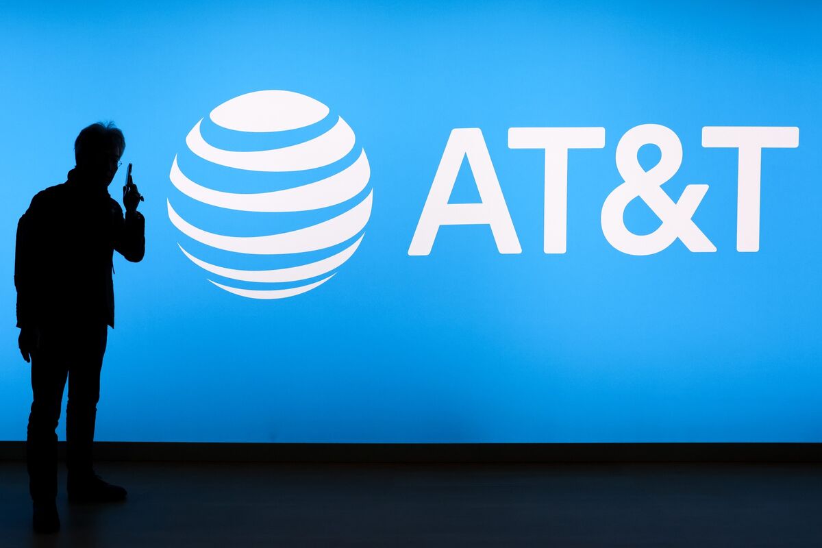 bloomberg.com - Emily Graffeo - Texas Developer Seeks $3.5 Billion in Private Financing for AT&amp;T's New Headquarters
