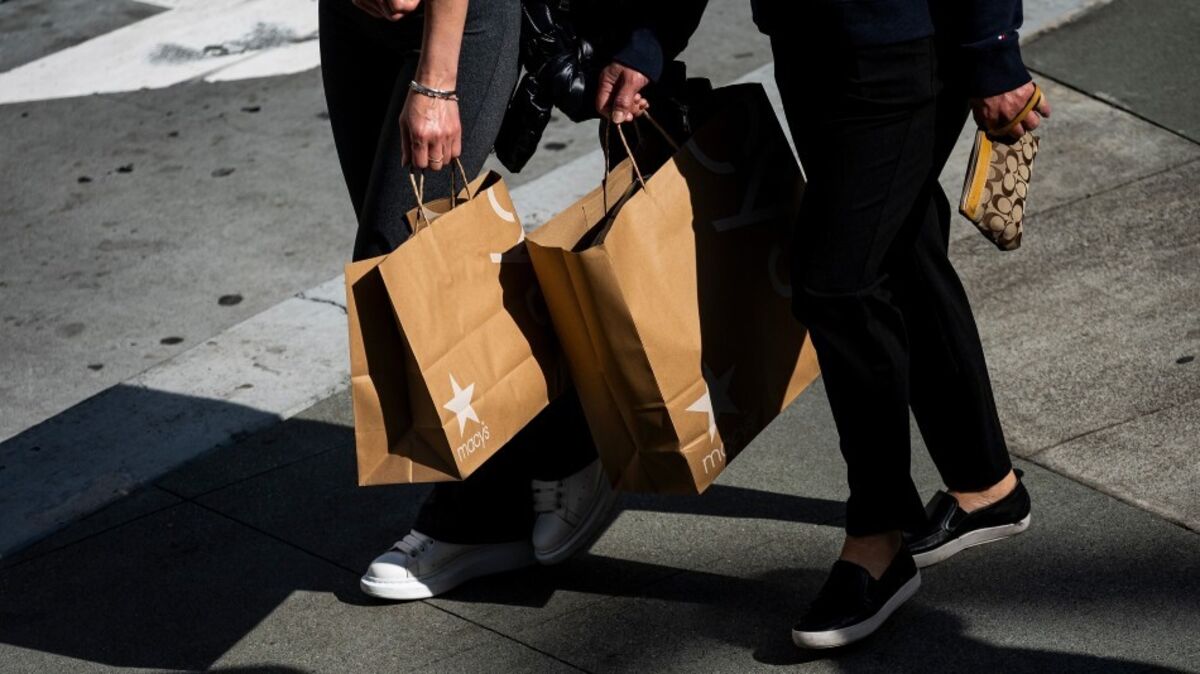 UMich's Hsu on Why Consumer Sentiment Is Declining