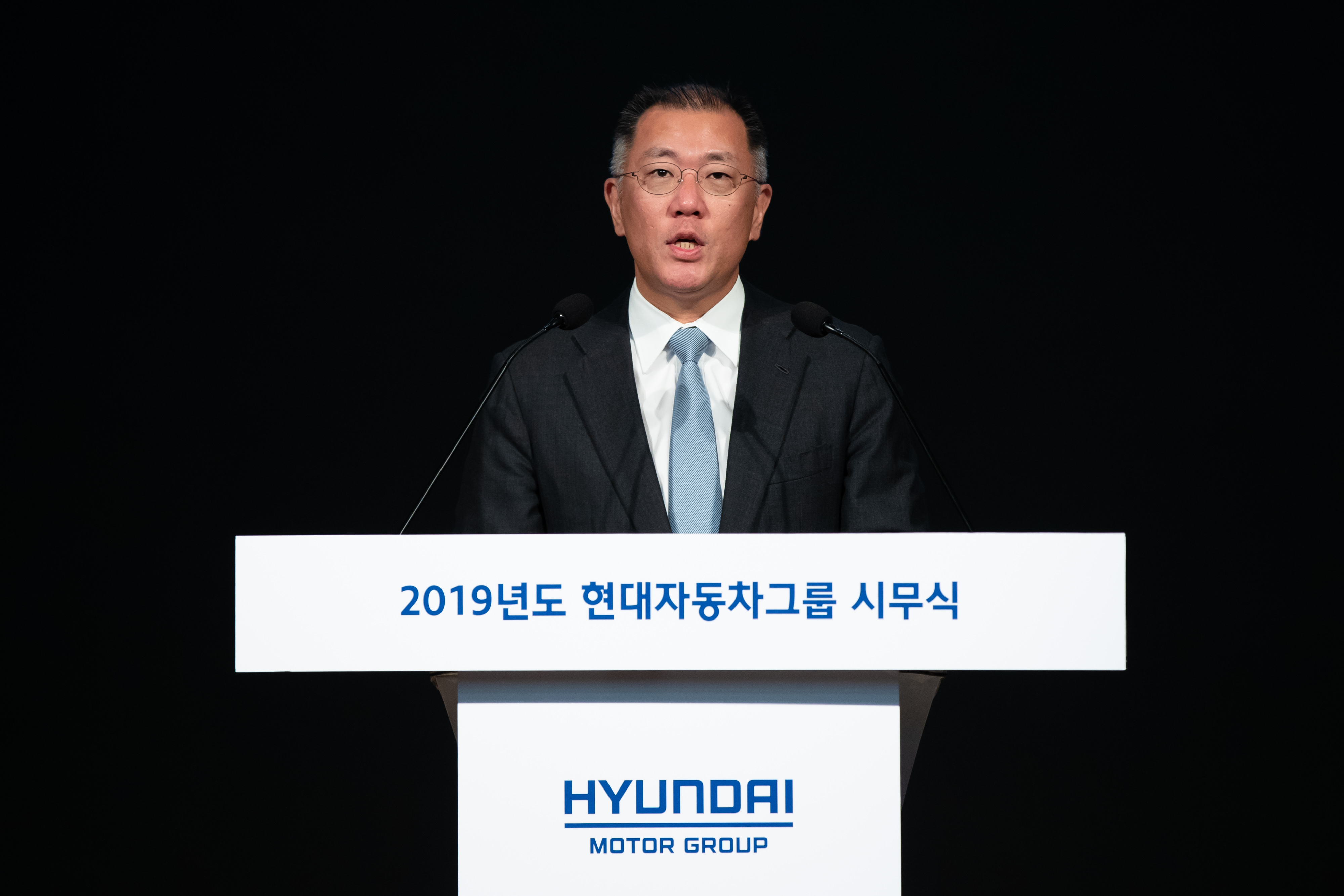 Don’t Chuck Your Driver’s License Just Yet, Hyundai Chief Says - Bloomberg