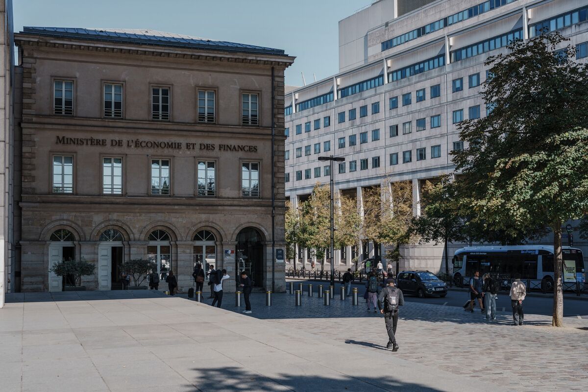 French Finance Ministry Says No Change in Bond Issuance Strategy