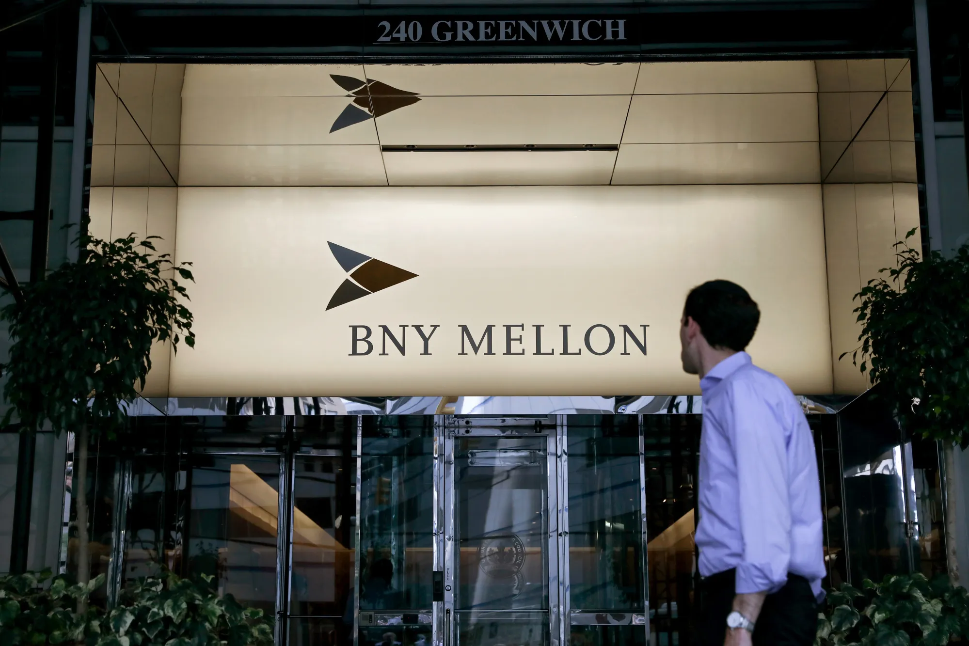 Bank of New York Mellon (BK) Stock Drops on Yield Curve Pain - Bloomberg